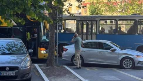 Pozivaju na odgovornost, a beže! Autobus blokadera Jaćimovića udario vozilo, pa pokušao da napusti lice mesta!