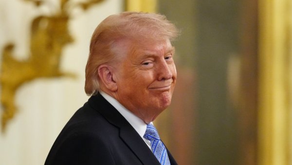 ТРАМП ЗАТРПАО МРЕЖЕ СВОЈИМ ФОТОГРАФИЈАМА: Ником није јасно шта се дешава, интернет гори