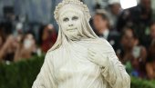 Hajdi Klum kao živa statua na Met Gali: Došla u birarnom kostimu - niko nije siguran šta je htela da postigne (foto)
