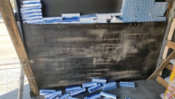 У КАМИОНУ 3.990 ПАКЛИЦА ЦИГАРЕТА: Спречено кријумчарење  на граничном прелазу Бачка Паланка, ухапшен осумњичени