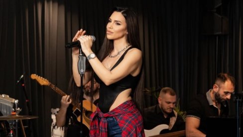 Akustika, iskrenost i pesme koje život znače: Kaja Ostojić kroz Living room ogolila dušu (FOTO)