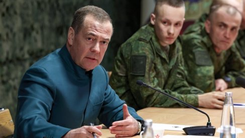 МЕДВЕДЕВ УДАРИО НА ЗАПАД: Украјина пред колапсом, ЕУ и НАТО обећања празна прича
