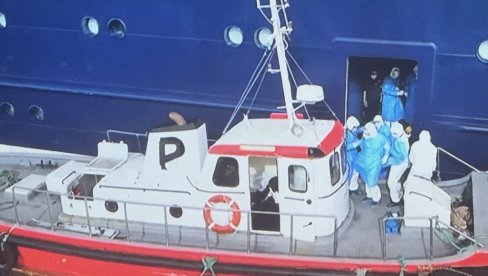NA SVETOJ JELENI ZARAŽENI BROD NAPUSTILO TRIDESETORO PUTNIKA: Kontakti u Holandiji, Južnoj Africi i Velikoj Britaniji