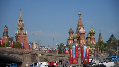 ПУТИНОВ УЛТИМАТУМ И ИНЦИДЕНТ У ЛЕТОНИЈИ: Москва упозорила дипломате да хитно напусте Кијев, НАТО на ногама уочи 9. маја!