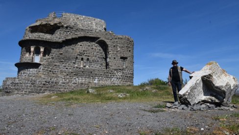DO ZEBRNJAKA NI PRAVOG PUTA, NI PUTOKAZA: Poseta spomeniku srpskim ratnicima koji su 1912. proterali Osmanlije sa Balkana (FOTO)