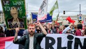 ŠAMAR ZA MERCA: Učenici širom Nemačke protestuju protiv vojne obaveze - „Nikad više rat“