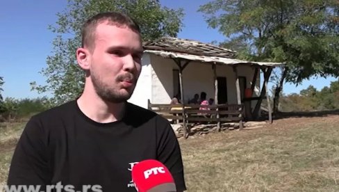 HVALE VREDAN GEST: Filip našao način da okupi raseljene meštane Trnovog Laza i oživi selo