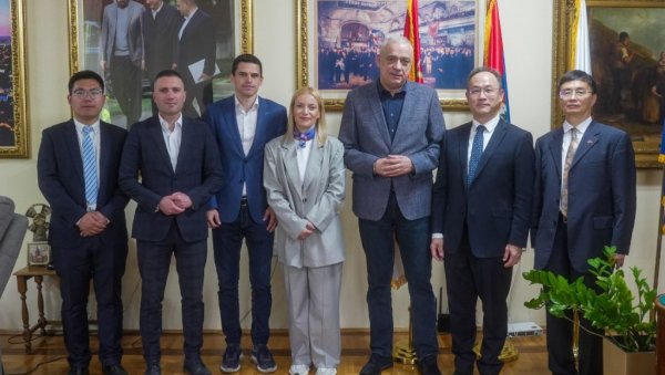 КИНЕСКИ АМБАСАДОР ПОСЕТИО ПАЛИЋ: Одржао предавање на Академији младих лидера