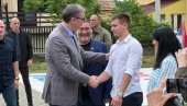 PREDSEDNIK U ŠIDU: Vučić u poseti porodici Bulatović (FOTO/VIDEO)