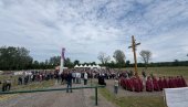 ПРЕДСЕДНИК У ШИДУ: Вучић на освештавању крста у парку природе Мали Босут (ФОТО/ВИДЕО)