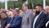 PREDSEDNIK U ŠIDU: Vučić na osveštavanju krsta u parku prirode Mali Bosut (FOTO/VIDEO)