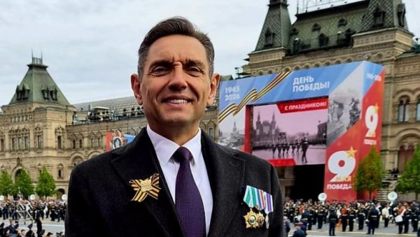 ИЗРАЗ ПОШТОВАЊА ПРЕМА МИЛИОНСКИМ ЖРТВАМА: Александар Вулин присуствовао Паради Победе у Москви