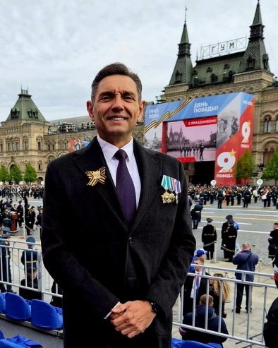 ИЗРАЗ ПОШТОВАЊА ПРЕМА МИЛИОНСКИМ ЖРТВАМА: Александар Вулин присуствовао Паради Победе у Москви