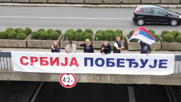 МОЋНЕ СЦЕНЕ ИЗ БЕОГРАДА: Грађани поручили да Србија побеђује (ФОТО)