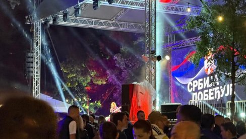 ŽURKA U PIONIRSKOM PARKU: Veličanstvena atmosfera i jasna poruka Srbija pobeđuje (FOTO/VIDEO)