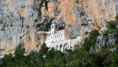 ЛЕГЕНДА КОЈА ВЕКОВИМА ИНТРИГИРА: Ево зашто верници носе беле вунене чарапе у Острог