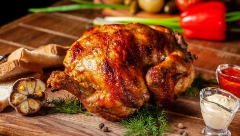 TRIK ZA PEČENJE PILETA U RERNI: Ovo je tačno vreme za najsočnije meso i hrskavu kožicu