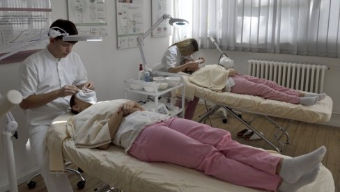 OTVORENA VRATA 14. MAJA: Budući srednjoškolci  u Farceutsko-fizioterapeutskoj školi