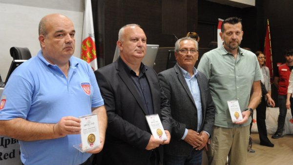 ДРАГОЦЕНА КАП ЗА НОВИ ЖИВОТ: У Краљеву награђени вишеструки добровољни даваоци крви