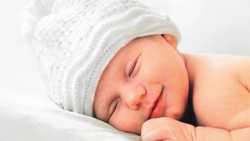 ZAŠTO SE BEBE SMEJU DOK SPAVAJU: Svi misle da sanjaju, a evo šta je istina