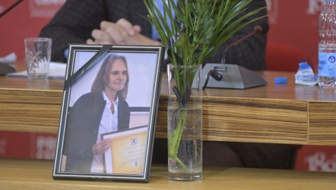 КОМЕМОРАЦИЈА ЧУВЕНОМ НОВИНАРУ: Последњи опроштај - отишао је легендарни Јован Јовановић Брада...
