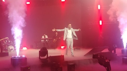INSPIRISANI SMO SVADBOM: Magla bend održao četvrti veliki solistički koncert, a Vlada poručio - Biće nešto drugačije (FOTO)