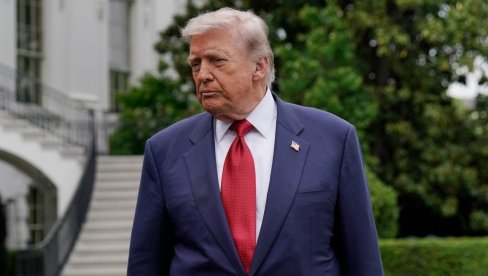 ТРАМПУ СЕ КЛИМА ФОТЕЉА: Рејтинг пао због рата са Ираном - Већина Американаца сматра да је направио фаталну грешку