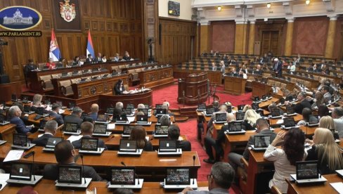 ОПОЗИЦИЈА НАСТАВЉА ПО СТАРОМ: Тешко им је да дођу на седницу Скупштине, а причају како би могли да воде државу (ВИДЕО)