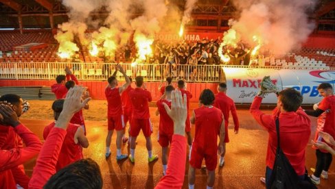 VRATITE PEHAR U NOVI SAD! Navijači Vojvodine ispratili fudbalere na finale Kupa Srbije