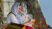 SMATRA SE VELIKIM GREHOM: Ako odete na Ostrog - ovo nikako ne nosite iz manastira
