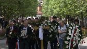 РЕКЕ ЉУДИ НА ОПРОШТАЈУ ОД ЛЕГЕНДЕ ЗВЕЗДЕ: Сахрањен Владимир Цветковић (ФОТО)