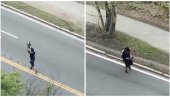 HOROR SNIMAK KRVAVOG PIRA: Pomahnitali napadač rešetao automobile puškom, ima ranjenih (UZNEMIRUJUĆI VIDEO)