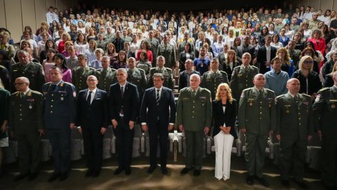 Министар Гашић на обележавању Међународног дана сестринства у ВМА
