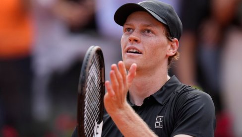 ЂОКОВИЋ ГУБИ РЕКОРД ЗА РЕКОРДОМ: Прво га је ражалостио клинац, а сада и Јаник Синер!