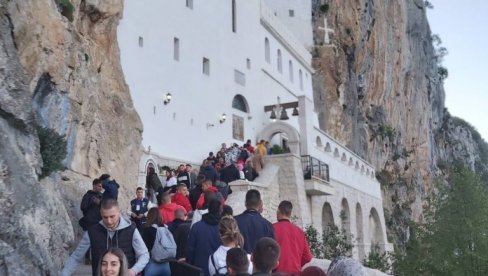 SVEŠTENIK ZANEMEO: Evo šta je mladić uneo kod moštiju Svetog Vasilija Ostroškog