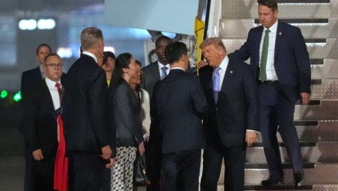 ТРАМП ДОПУТОВАО У ПЕКИНГ: Дочекала га гарда и војни оркестар