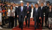 МОЋНА ДЕЛЕГАЦИЈА СА ТРАМПОМ У ПЕКИНГУ: Ево ко је све дошао, на столу нови трговински споразуми