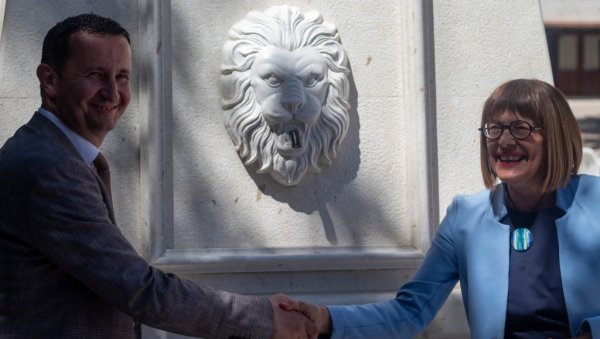 ОТВОРЕНА ЧЕСМА ПОСВЕЋЕНА ЈОВАНУ ДУЧИЋУ: Покрајинска влада Војводине и град Требиње јачају везе