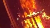 POLICAJAC ULETEO U STAN I SPASAO MAJKU SA DVOJE DECE: Kamera na njegovoj uniformi snimila jezive trenutke (VIDEO)