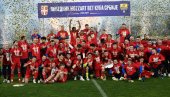EVO GA I ON! Pehar podigao i Zvezdin fudbaler koga navijači obožavaju, ali ne i Dejan Stanković
