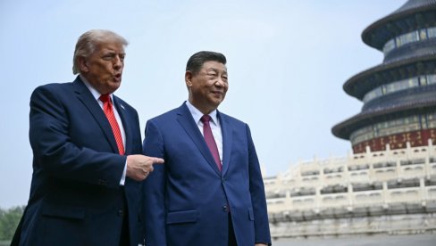 ТРАМП ПОКУШАО ДА СЕ ДОДВОРИ СИЈУ: Измамио му осмех иако кинески лидер не показује емоције