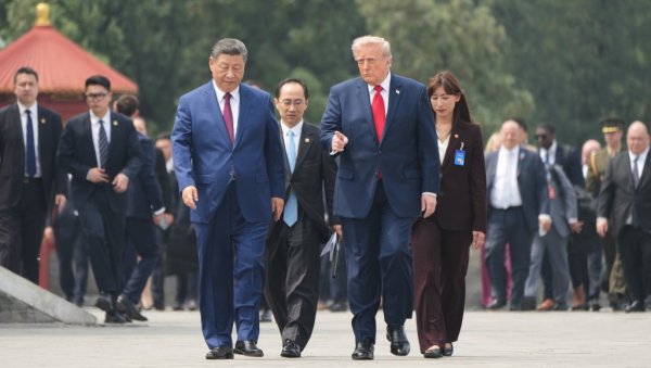 АНАЛИЗА СТРУЧЊАКА: Какве поруке нам шаље говор тела Трампа и Сија?