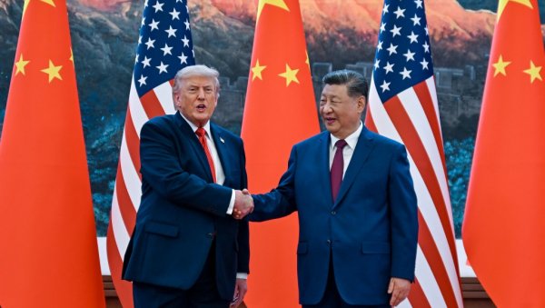 ТРАМП И СИ ПОСЛАЛИ ВАЖНУ ПОРУКУ: САД и Кина не смеју да угрозе односе - то утиче на цео свет