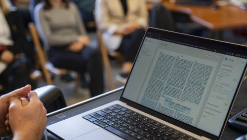 SLEDI NAM CUNAMI GAŠENJA RADNIH MESTA Globalna studija: Zaposleni mnogo strahuju od veštačke inteligencije