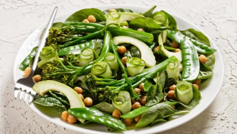 LAGANA I HRANLJIVA: Salata sa leblebijama i avokadom