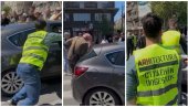 BLOKADERSKA BAHATOST MOGLA DA UBIJE ČOVEKA: Pokazali su ponovo da se ponašaju kao drumski razbojnici, tuku ljude (VIDEO)