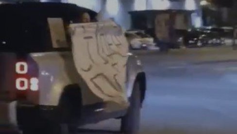 OPET PRAVE HAOS: Blokaderi u preskupim, zatamnjenim džipovima noću terorišu građane Zrenjanina, ali i cele Srbije (VIDEO)