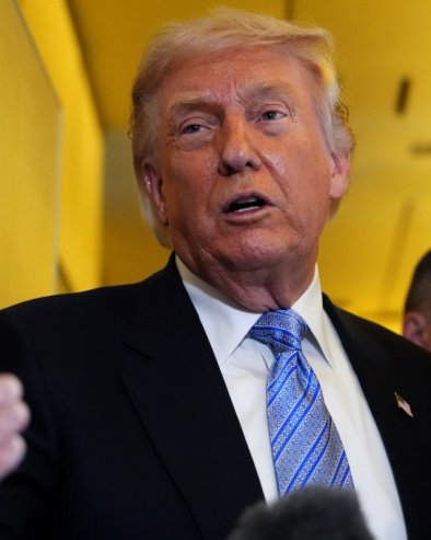 ХАЈДЕ ДА ЗАВРШИМО ОВО - ДОСТА МИ ЈЕ: Трамп устао усред интервјуа и отишао (ВИДЕО)