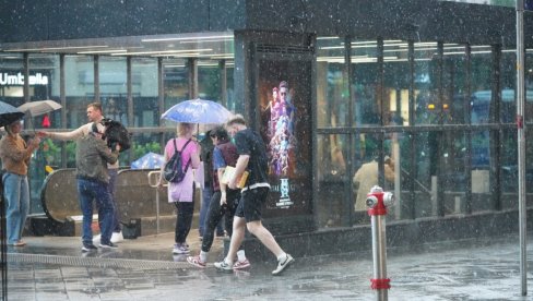 (RADARSKE MAPE) POGLEDAJTE DETALJNO KAKO NEVREME TUTNJI NAD SRBIJOM: Tačno u ovo vreme počinje oluja, proširiće se na celu zemlju