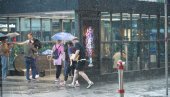 OPASNA OLUJA HRLI KA BEOGRADU! Pljuskovi i grmljavina će se sručiti na ove delove Srbije